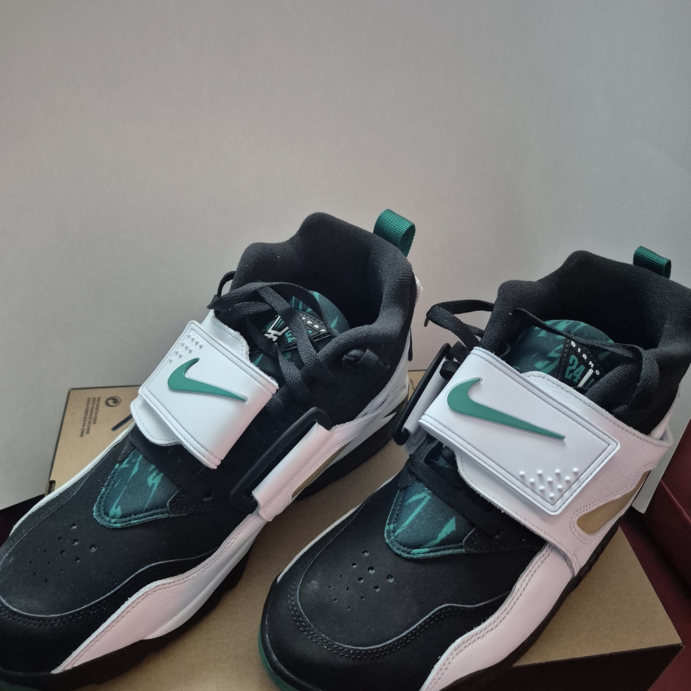 Nike Black and Teal Athletic Shoes